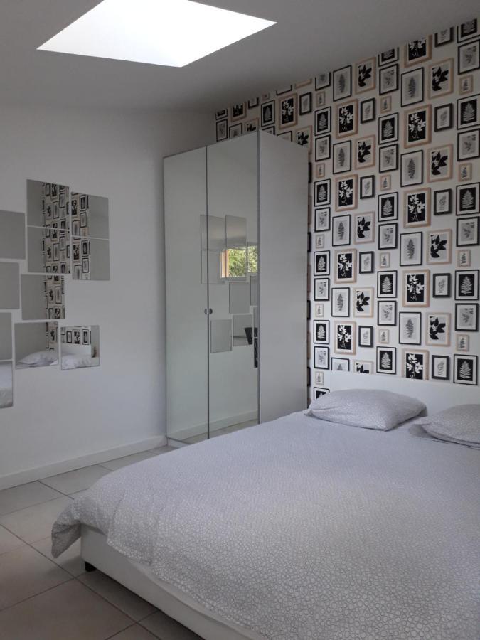 Les Restanques - Chambre D'Hotes Cuges-les-Pins Exteriör bild